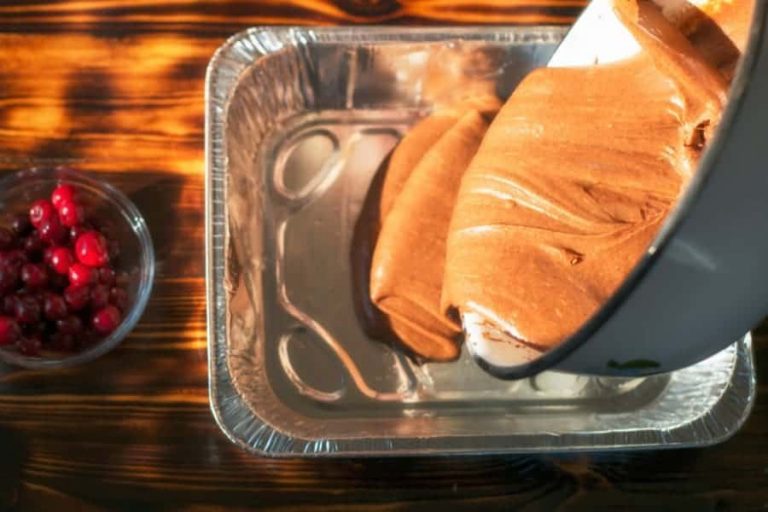 Can a disposable aluminum pan be used to bake a cake?